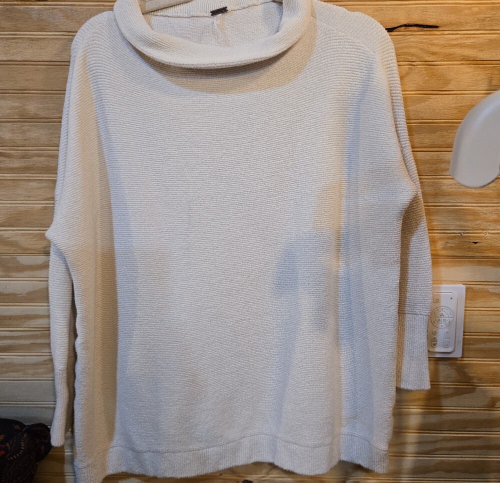 Free People - Picture 3 of 5